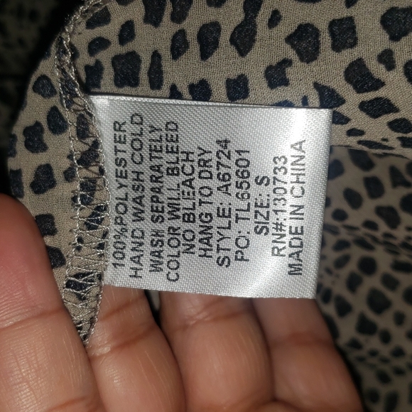 CRUSHING ON YOU BUTTON UP TOP - Picture 11 of 11